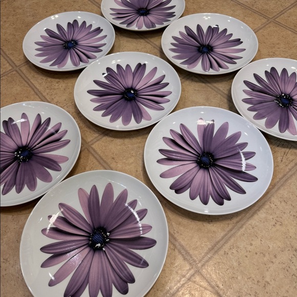 ISAAC MIZRAHI FOR TARGET PURPLE FLORAL FLOWER 9" CERAMIC PLATE (x8) - Picture 1 of 3